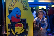 「パックマン」の生みの親、岩谷徹氏の本編登場シーン。