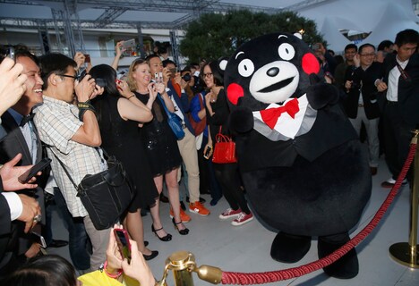 タキシードを着て来場したくまモン。(c) 2015 Getty Images for Japan Day Project