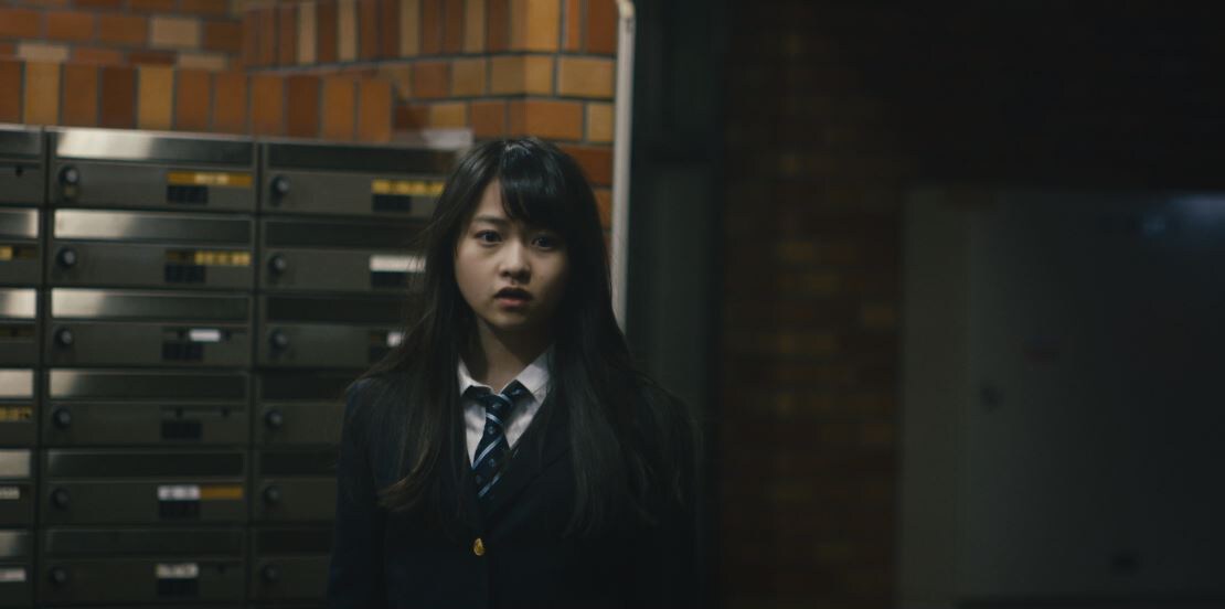 乃木坂46の伊藤万理華主演「アイズ」予告編、幸せな家族が恐怖のどん底へ