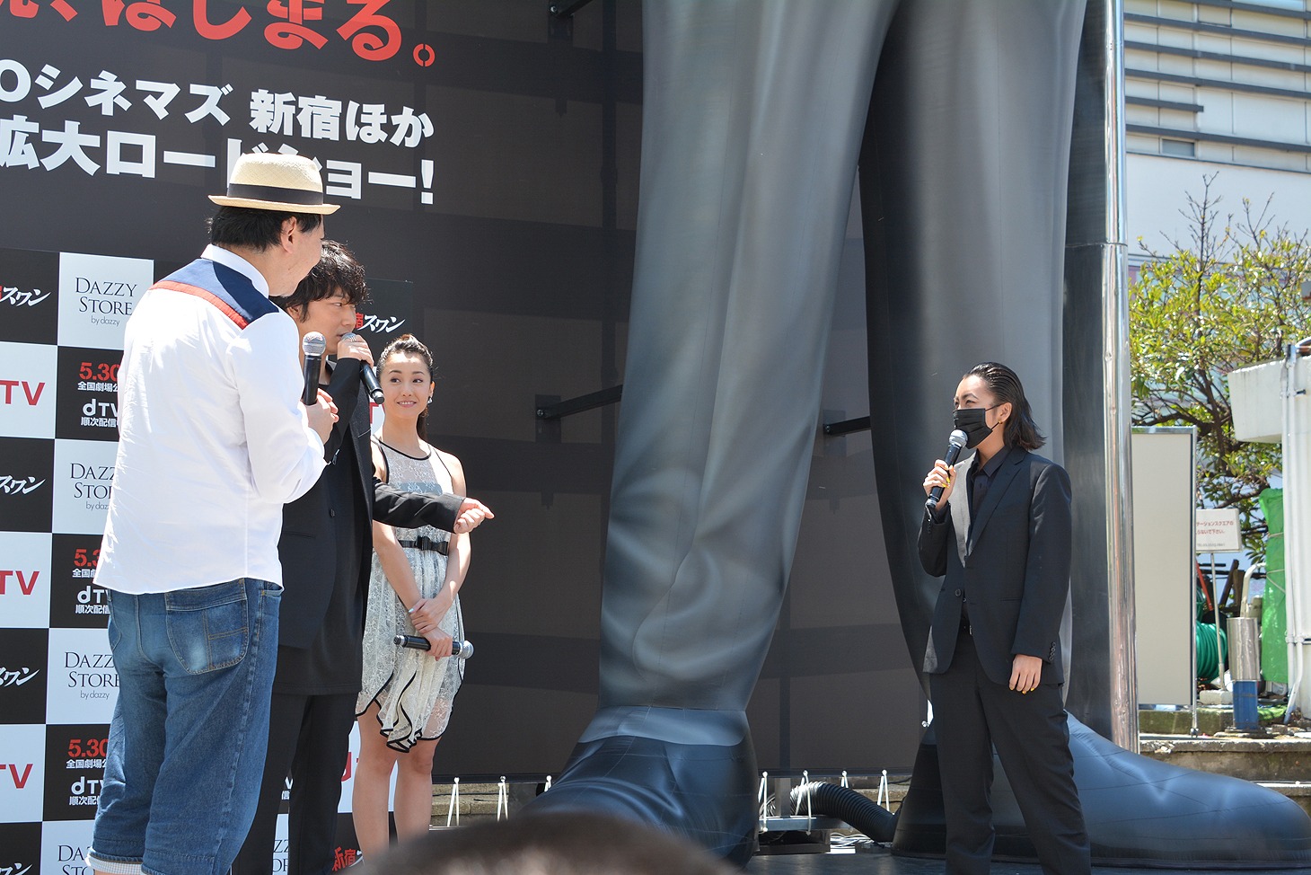 ざわちんの登場にざわつく会場の様子。