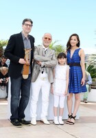 「リトルプリンス 星の王子さまと私」フォトコールの様子。左からマーク・オズボーン、津川雅彦、鈴木梨央、瀬戸朝香。(c)Kazuko Wakayama