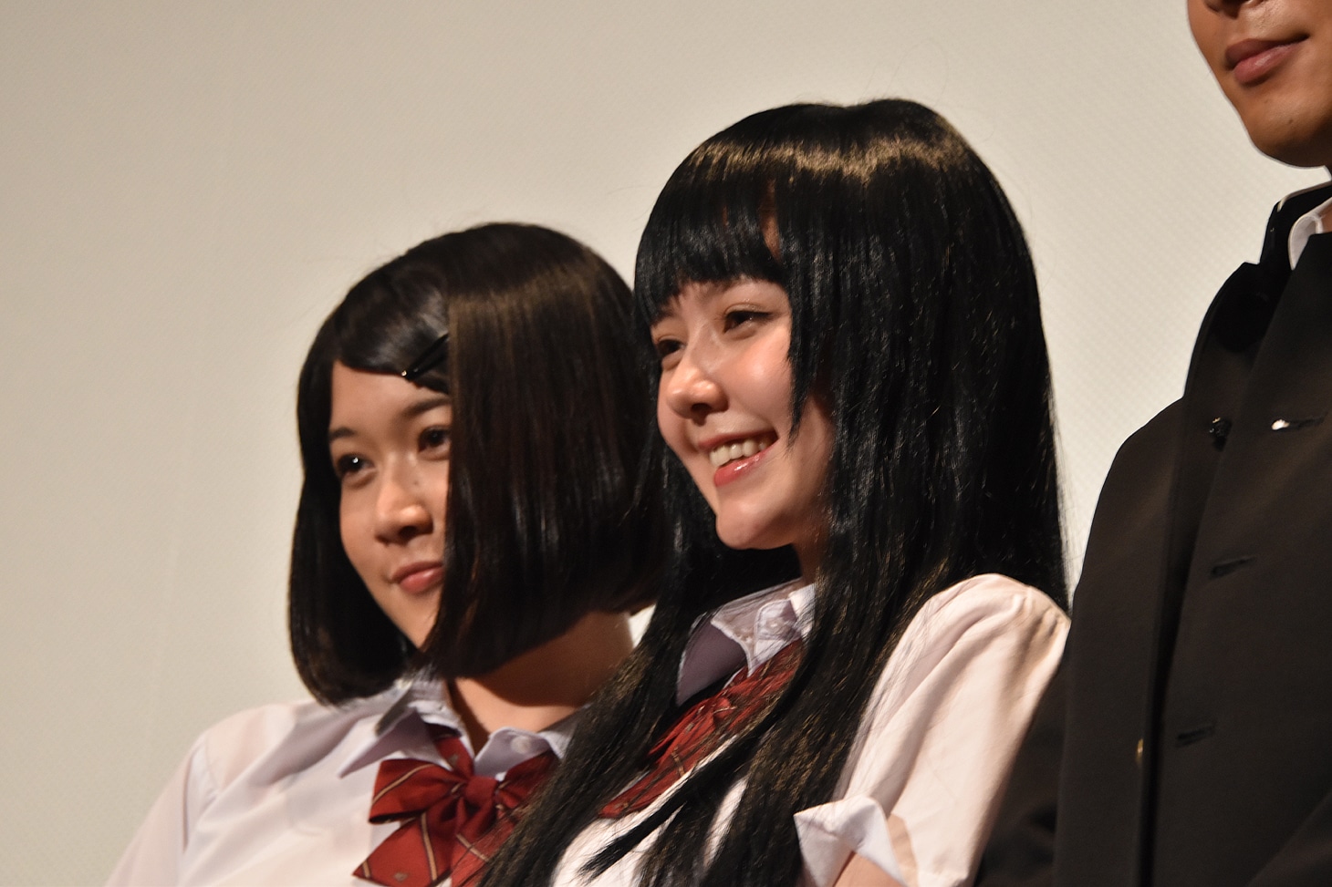 左から柳英里紗、遠藤新菜。