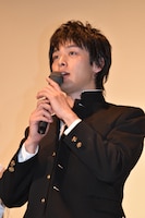 淡々と会場の笑いを取る中村倫也。