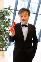 ある視点部門監督賞受賞後の黒沢清。(c)Kazuko Wakayama