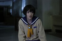 「コープスパーティー」より、乃木坂46の生駒里奈。(c)2015 Team GrisGris / MAGES. / 5pb. / 映画「コープスパーティー」製作委員会
