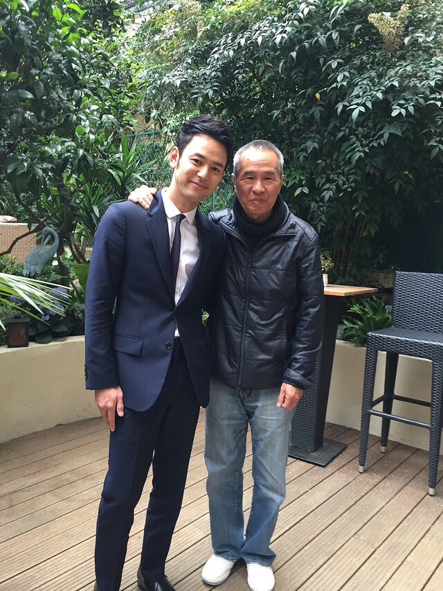妻夫木聡とホウ・シャオシェン。(c)2015光點影業股份有限公司　銀都機構有限公司　中影國際股份有限公司