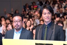 左から監督の中村義洋、桐谷健太。