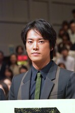 ムードメーカーの桐谷健太。