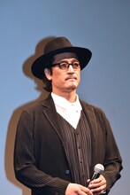 このドラマのために30年ぶりに髪を刈ったという橋本さとし。