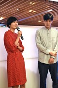 父親の服を着てきたという中島歩に「うらやましい」と話す菊池亜希子。