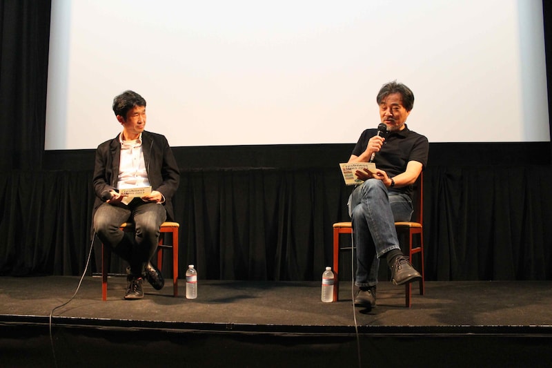 講義風景。左から篠崎誠、黒沢清。