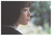 写真集「海街diary」から、是枝裕和が選んだカット。(c)2015 吉田秋生・小学館／フジテレビジョン　小学館　東宝　ギャガ