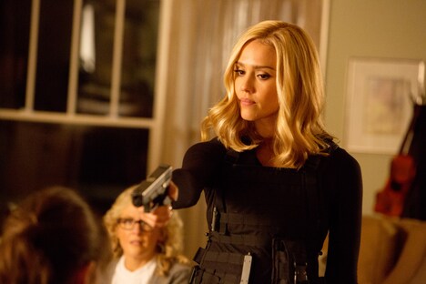 「ベアリー・リーサル」ワンシーンより、ジェシカ・アルバ。(c)Copyright 2014 Barely Lethal LLC/Main Street Films, Inc. All rights reserved.