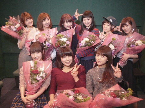 ￼後列左から久保ユリカ、飯田里穂、Pile、徳井青空、南條愛乃、楠田亜衣奈。前列左から内田彩、新田恵海、三森すずこ。(c) 2015 プロジェクトラブライブ！ムービー