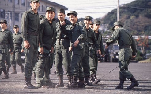 「右向け左！ 自衛隊へ行こう」  (c)史村翔・すぎむらしんいち/講談社　週刊ヤングマガジン/Softgarage