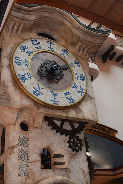 「幽霊塔へようこそ展 ─通俗文化の王道─」より時計塔。(c)Nibariki　(c)Museo d'Arte Ghibli