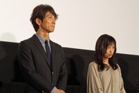 「夫婦フーフー日記」初日舞台挨拶の様子。左から、佐々木蔵之介、永作博美。