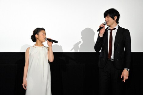 左から高畑充希、城田優。(c)2015Disney Enterprises, Inc. All Rights Reserved.