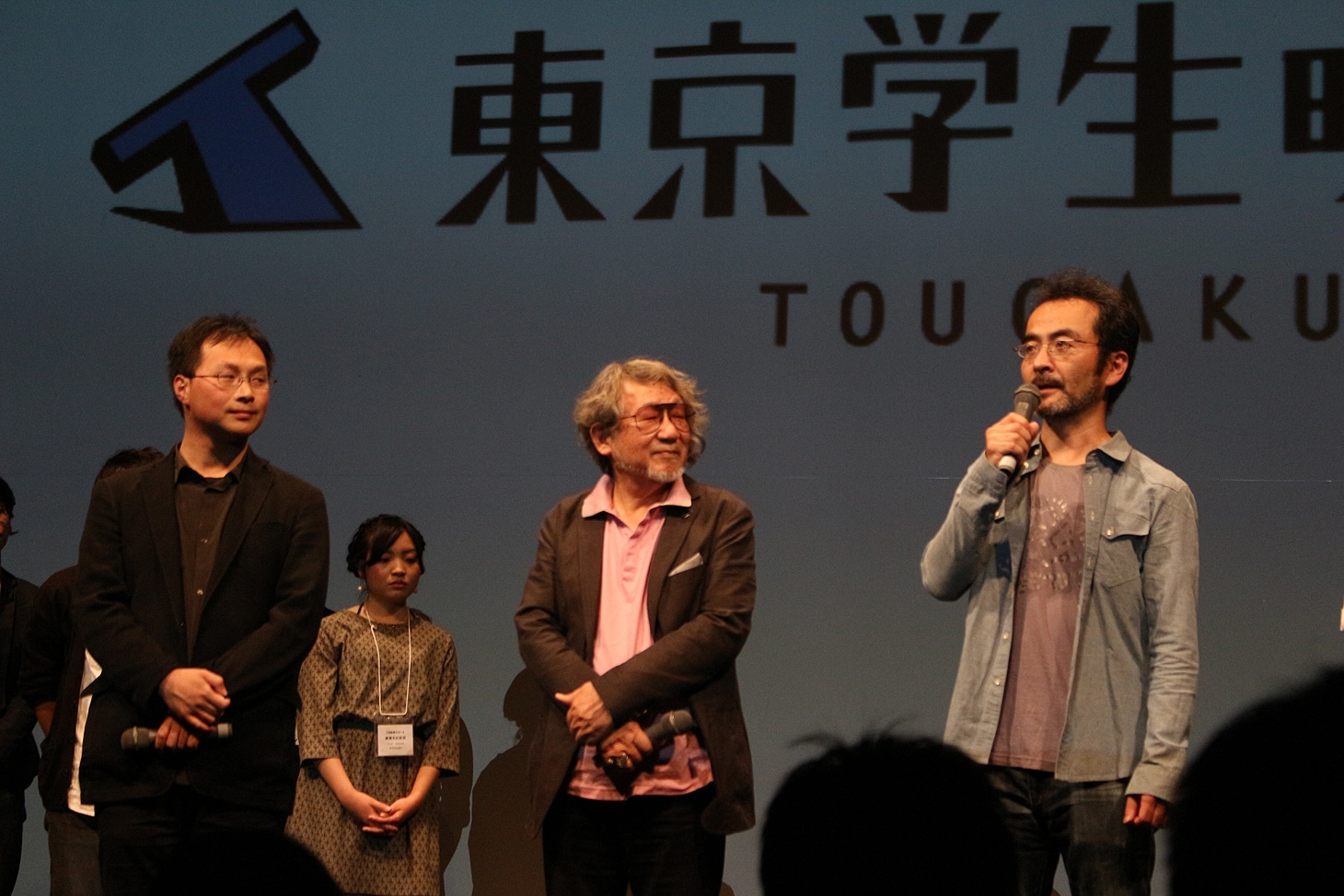 左から深田晃司、大林宣彦、古舘寛治。