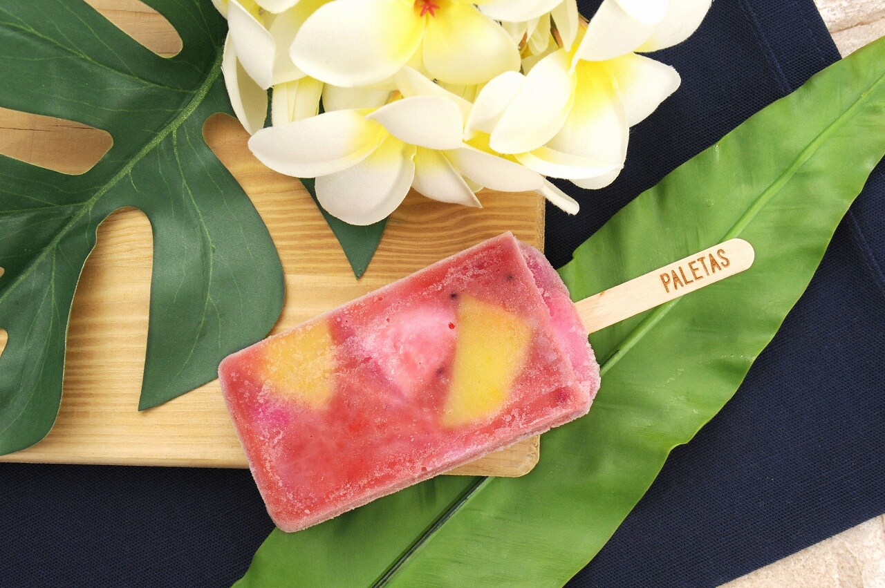 小田急電鉄ロマンスカーにて販売されるフローズンフルーツバー「スイカ×ロマンス」（500円）。