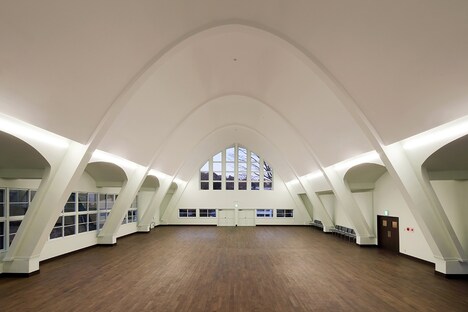 塩竈市杉村惇美術館 大講堂