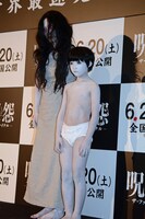 左から伽椰子、俊雄。