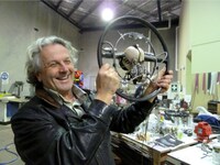 ジョージ・ミラー (c)2015 VILLAGE ROADSHOW FILMS (BVI) LIMITED