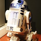 R2-D2等身大サイズの動く冷蔵庫が登場、映画キャラの家電グッズも