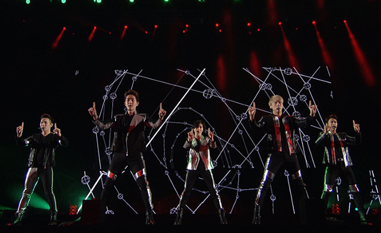 「SMTOWN THE STAGE-日本オリジナル版-」より、SHINee。(c)2015 S.M. Culture & Contents CO.Ltd. ALL RIGHTS RESERVED