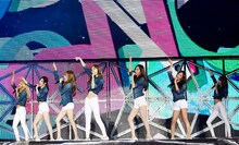 「SMTOWN THE STAGE-日本オリジナル版-」より、少女時代。(c)2015 S.M. Culture & Contents CO.Ltd. ALL RIGHTS RESERVED