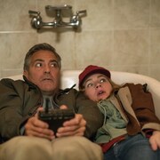 絶体絶命のクルーニーが風呂に乗って脱出、「トゥモローランド」最新予告編