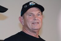 スタントライダーを務めたデイル・ベンチ。