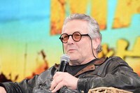 コメントで参加するファンとのコミュニケーションを楽しむジョージ・ミラー。