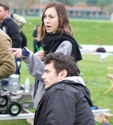 ジア・コッポラ（奥）、ジェームズ・フランコ（手前）。(c)2013 SAMMY BANDINI FILMS, LLC. ALL RIGHTS RESERVED.