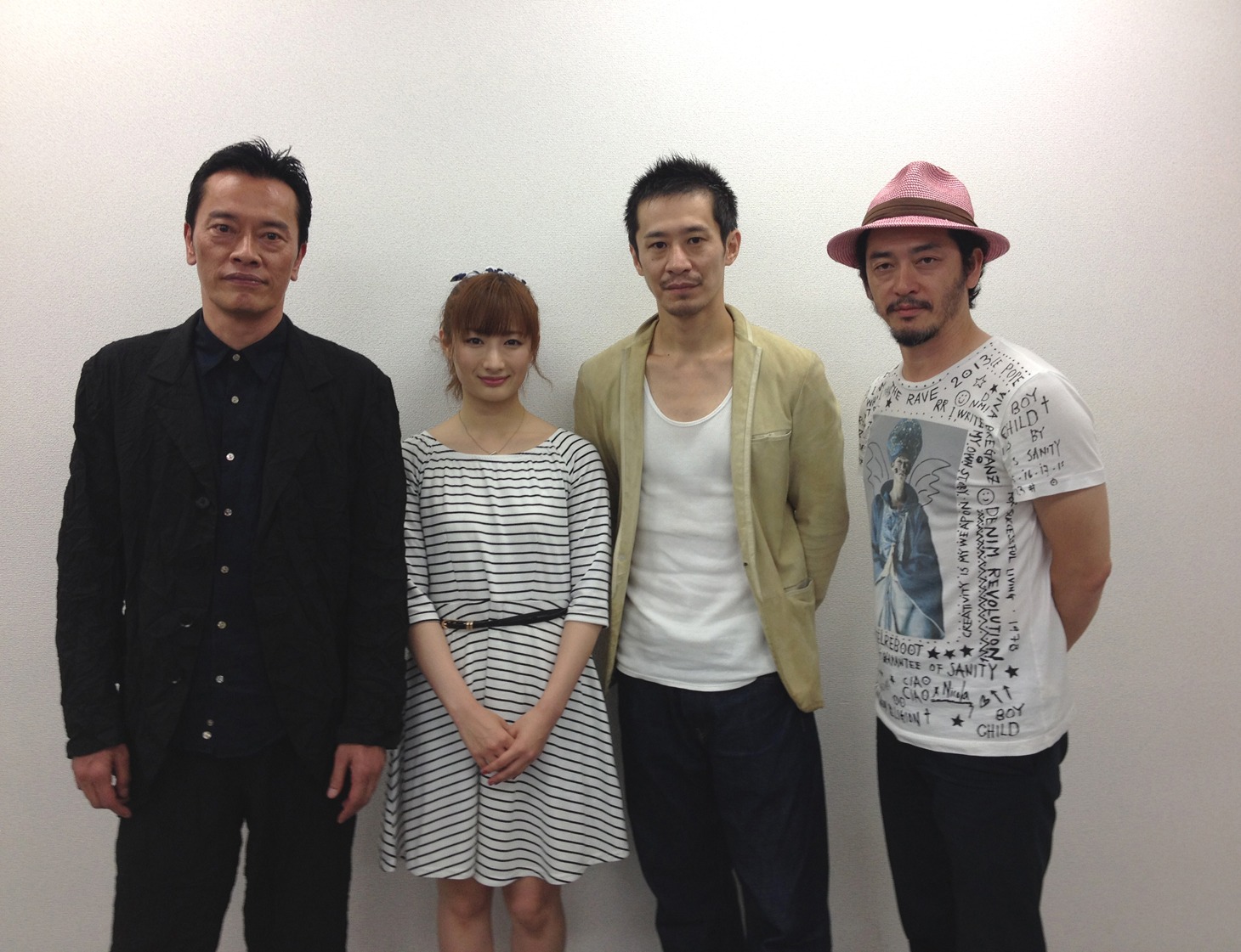 「木屋町DARUMA」緊急会見の様子。左から遠藤憲一、武田梨奈、三浦誠己、榊英雄。(c)2014「木屋町DARUMA」製作委員会