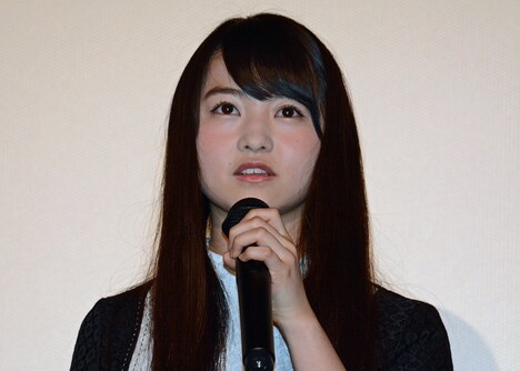 「アイズ」初日舞台挨拶に登壇した乃木坂46の伊藤万理華。