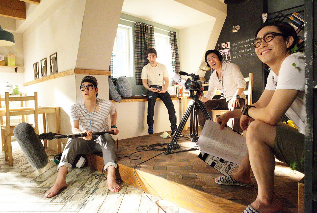 「レッドカーペット」より、写真左がチャンソン。(c)Noori Pictures, All Rights Reserved