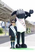 左から加藤憲史郎くん、ショーン。(c)2014 Aardman Animations Limited and Studiocanal S.A.