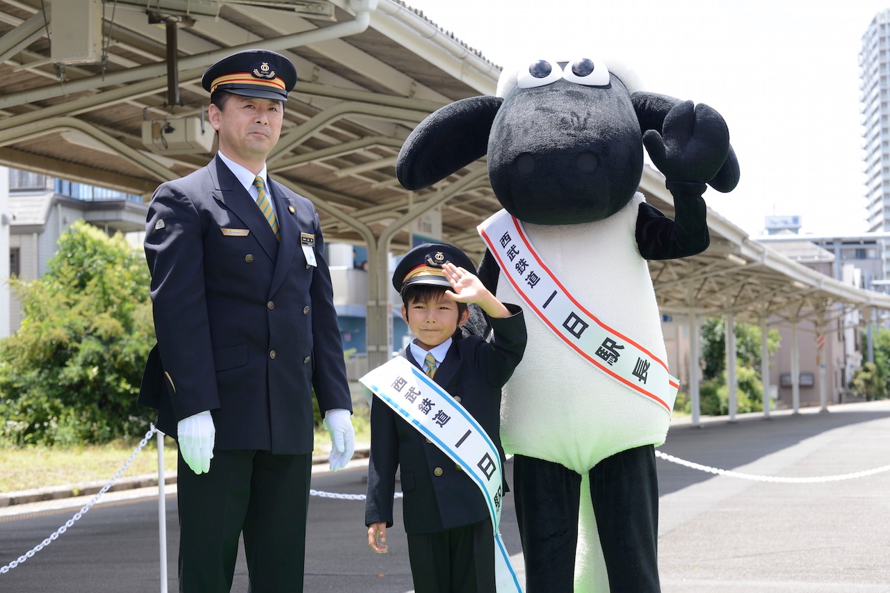 ひつじのショーンと加藤憲史郎くんが一日駅長就任、新作公開へ向け出発進行