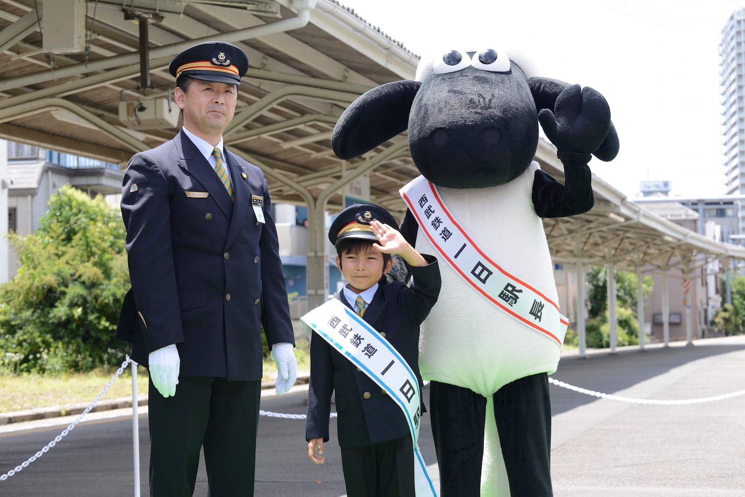 「映画 ひつじのショーン～バック・トゥ・ザ・ホーム～」加藤憲史郎くん一日駅長就任イベントの様子。(c)2014 Aardman Animations Limited and Studiocanal S.A.