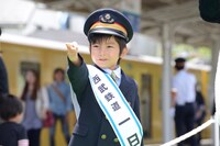 りりしい表情で指差し確認をする加藤憲史郎くん。(c)2014 Aardman Animations Limited and Studiocanal S.A.