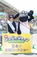 大役を任され、張り切る加藤憲史郎くん（左）とショーン（右）。(c)2014 Aardman Animations Limited and Studiocanal S.A.