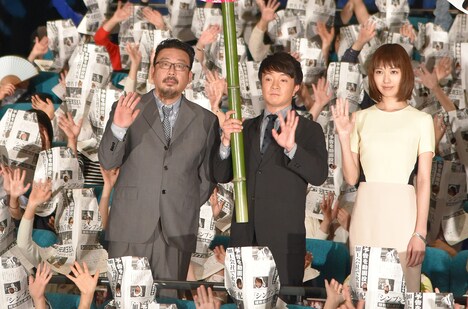 左から監督の中村義洋、濱田岳、戸田恵梨香。