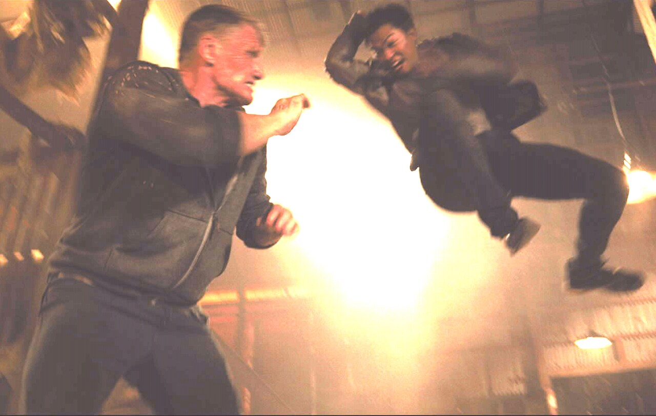 ドルフ・ラングレンとトニー・ジャーが熱く拳を交える、「バトルヒート」予告編