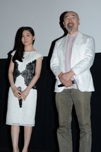 左から草薙素子役の坂本真綾、荒巻大輔役の塾一久。