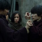 三浦春馬と長谷川博己が戦場で見つめ合う、「進撃の巨人」場面写真一挙公開