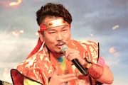 映画「手裏剣戦隊ニンニンジャー THE MOVIE 恐竜殿さまアッパレ忍法帖!」の製作発表会見に登壇した、FUJIWARA藤本。