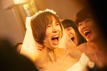 「リアル鬼ごっこ」より、絶叫する篠田麻里子。(c)2015「リアル鬼ごっこ」学級委員会