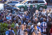 クリス・プラットの登場でカオス状態になる会場。(c)UNIVERSAL STUDIOS & AMBLIN ENTERTAINMENT, INC.