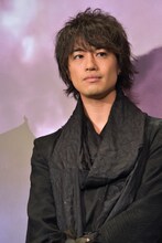 虎影役の斎藤工。